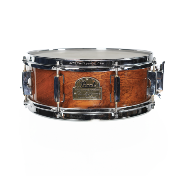 Caja Omar Hakim Signature 13"x5"